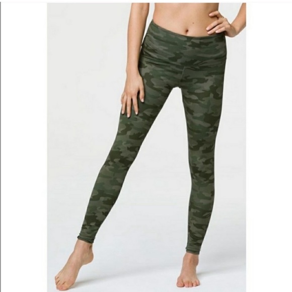 Onzie Moss Camo Leggings. High waist. Army green. S/M - Picture 2 of 13